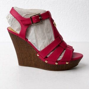 GBG Los Angeles Fuchsia Wedge Sandals Sz 7.5